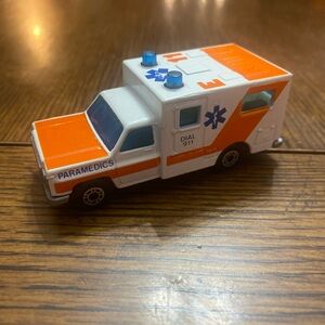 Vintage 1977 Matchbox Ambulance Paramedic Emergency Vehicle Truck Loose Diecast